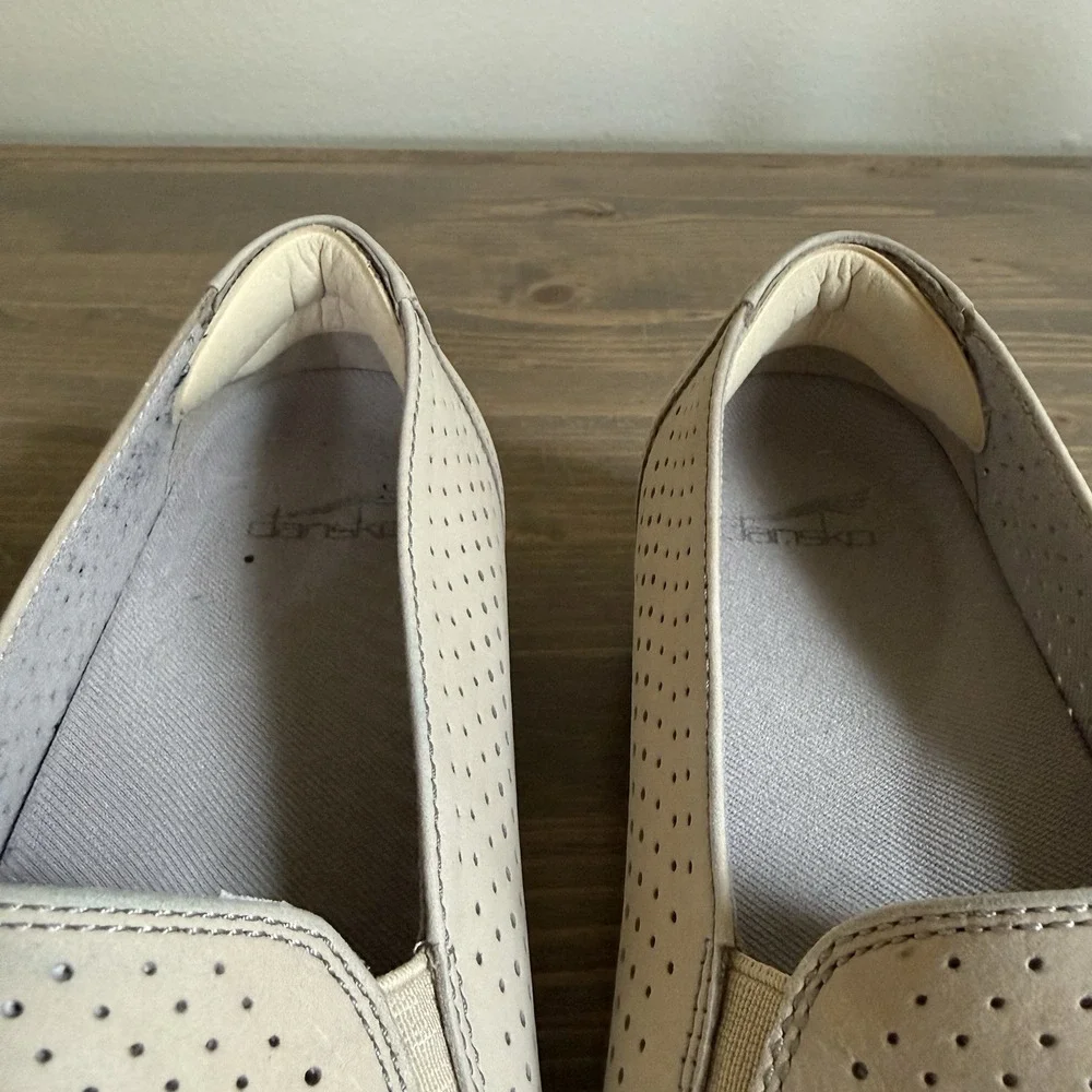 Dansko Womens 41‎ Beige Odina Perforated Leather Slip On Comfort Shoes Flats